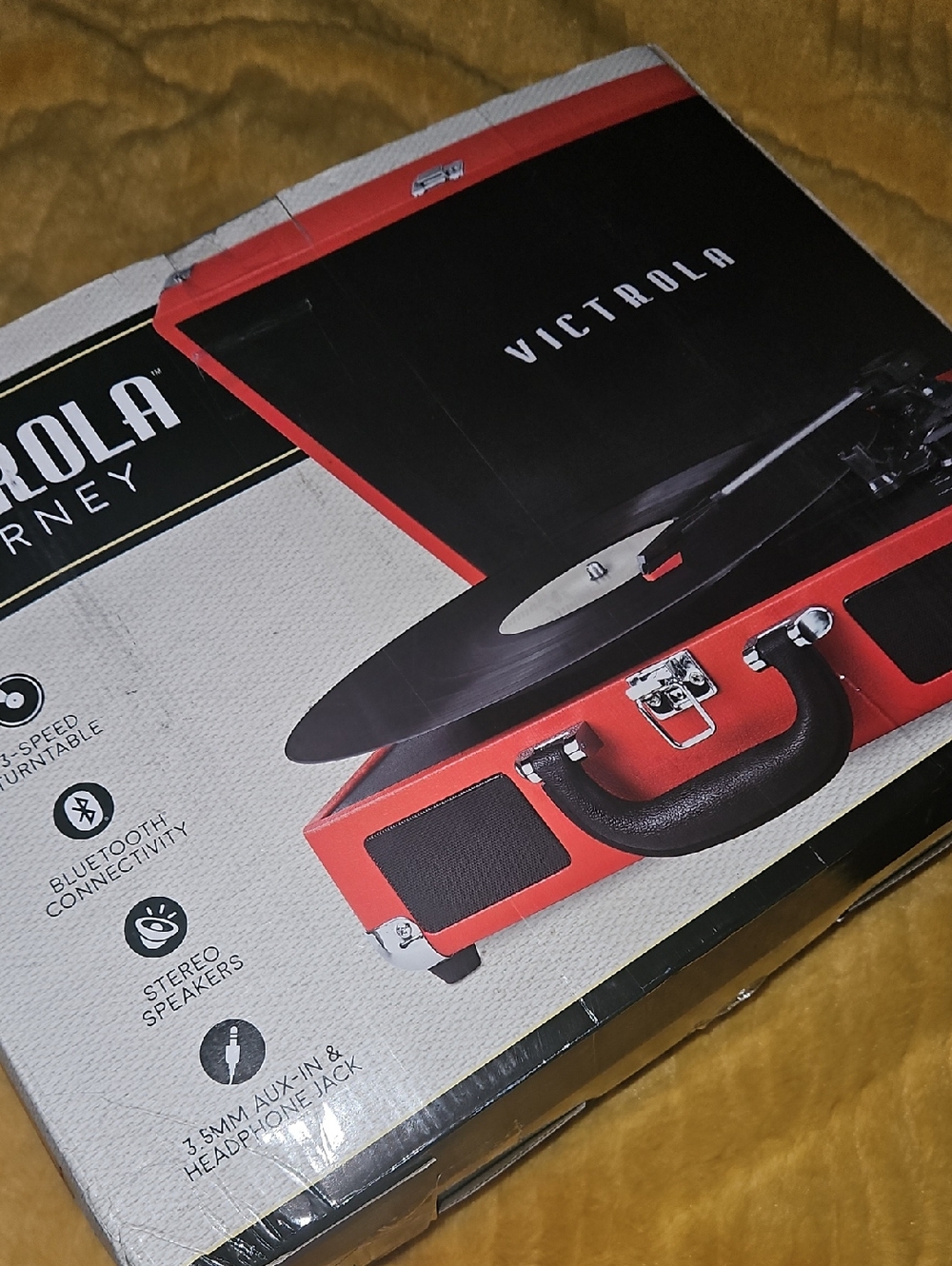Red Portable Suitcase Turntable with Bluetooth